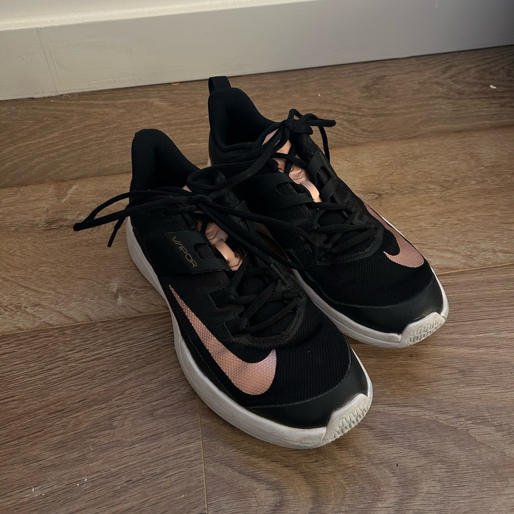 NikeCourt Vapor Lite Tennis Shoe